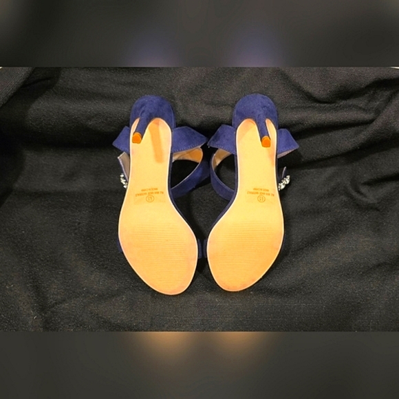 Venus Blue Suede Heels, Size 6.5 - Picture 4 of 4